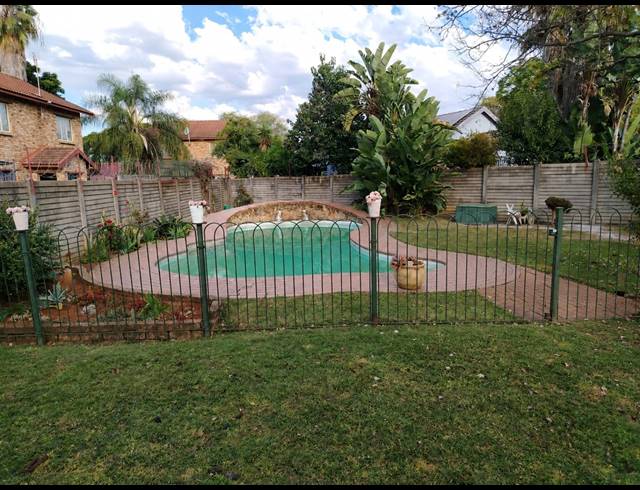4 BEDROOM HOUSE FOR SALE IN OOS EINDE